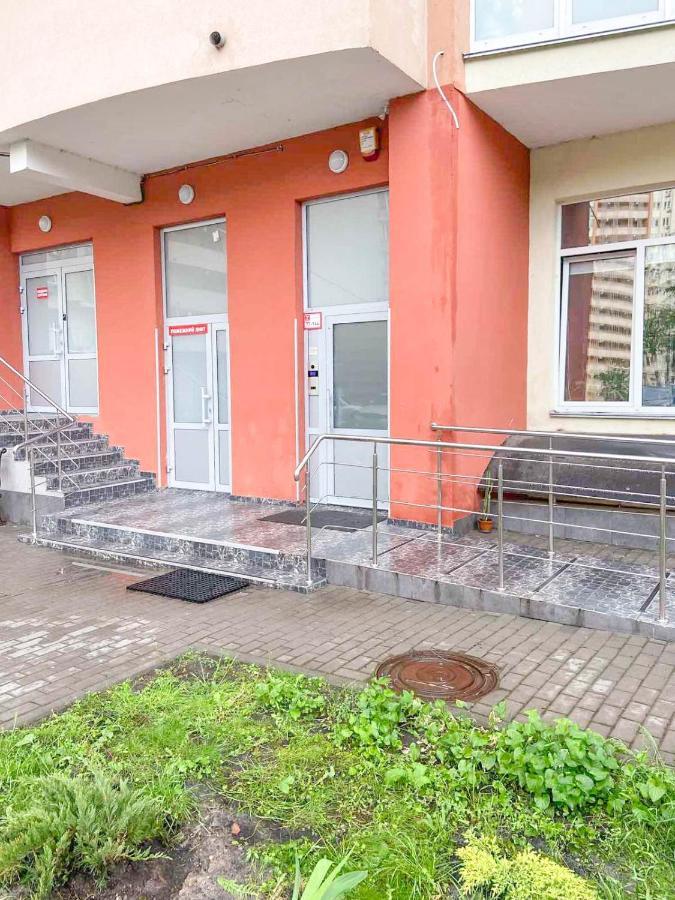 Large 2 Room Apartment With A Beautiful View 2 Min Metro Chernigivska كييف المظهر الخارجي الصورة