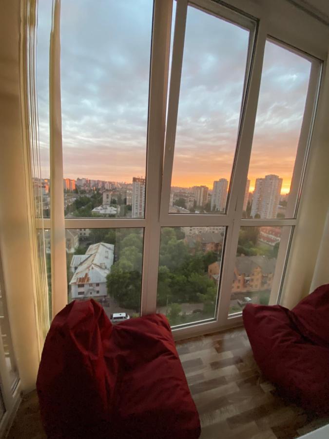 Large 2 Room Apartment With A Beautiful View 2 Min Metro Chernigivska كييف المظهر الخارجي الصورة