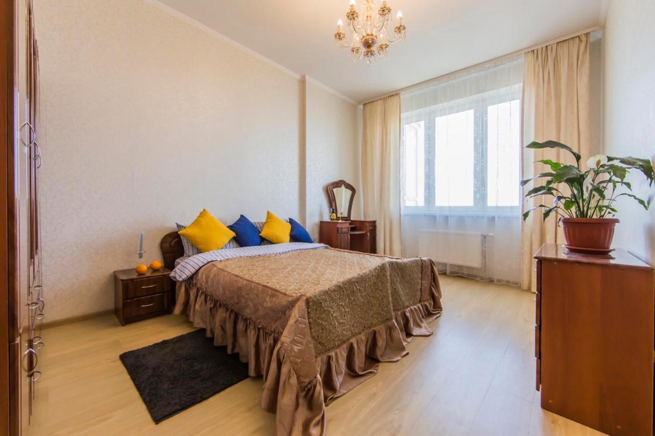 Large 2 Room Apartment With A Beautiful View 2 Min Metro Chernigivska كييف المظهر الخارجي الصورة