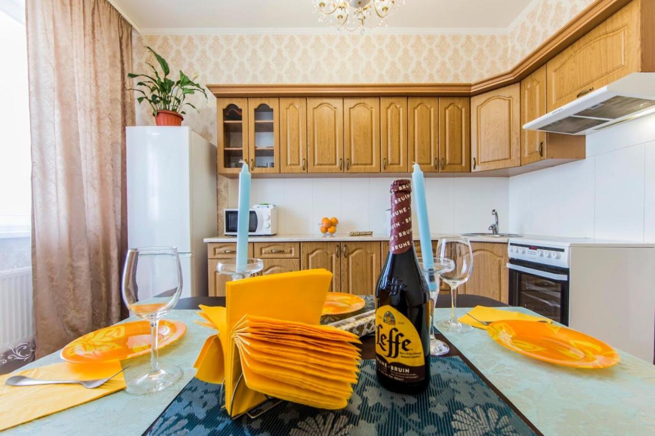 Large 2 Room Apartment With A Beautiful View 2 Min Metro Chernigivska كييف المظهر الخارجي الصورة