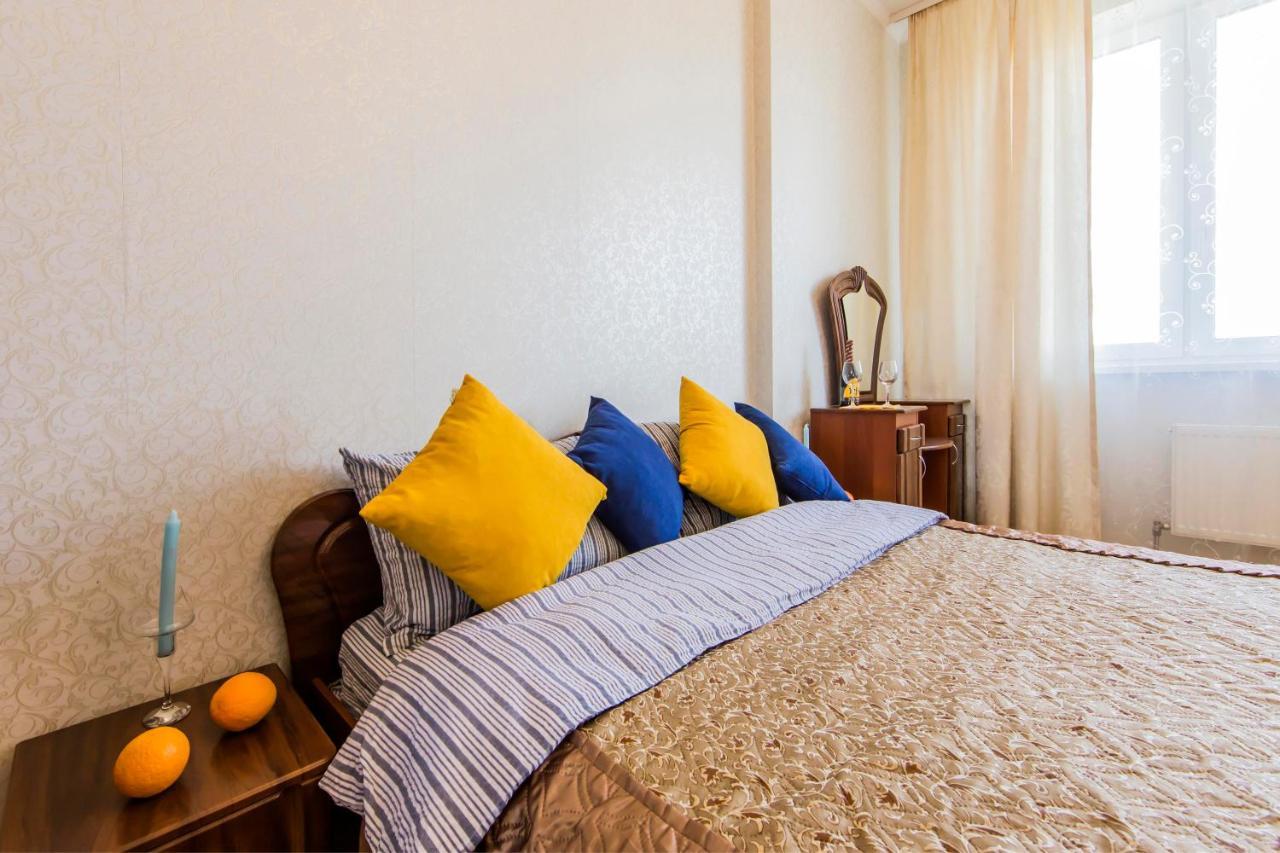 Large 2 Room Apartment With A Beautiful View 2 Min Metro Chernigivska كييف المظهر الخارجي الصورة