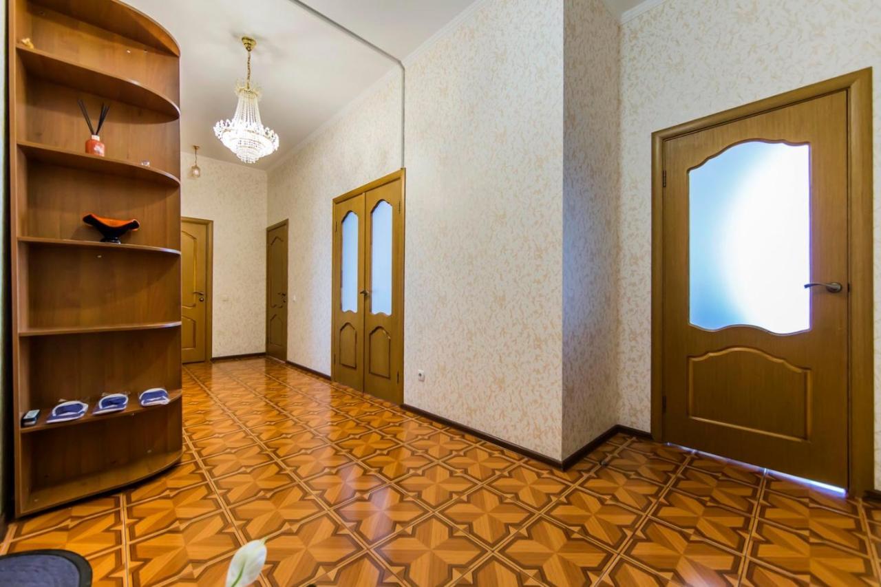 Large 2 Room Apartment With A Beautiful View 2 Min Metro Chernigivska كييف المظهر الخارجي الصورة