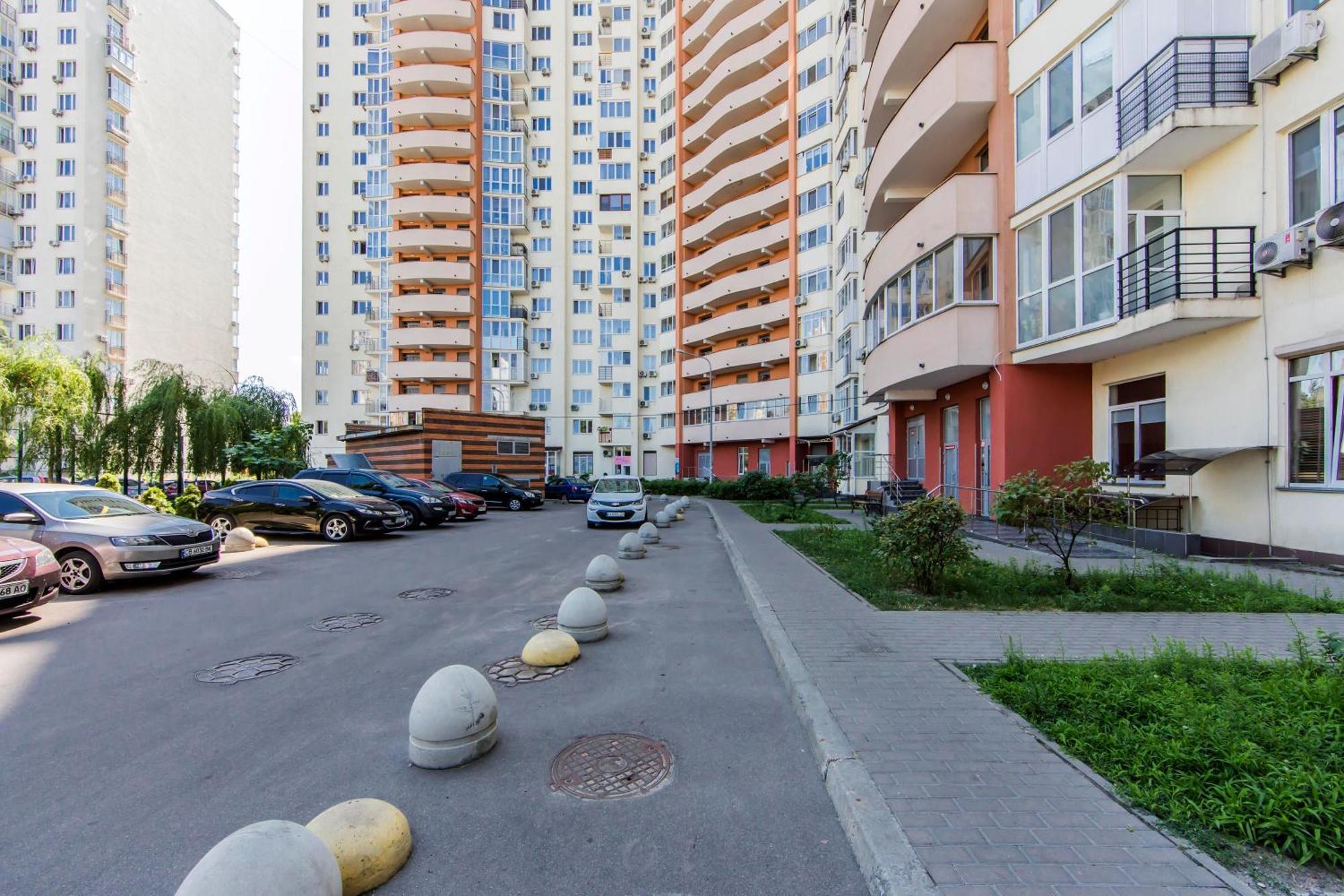 Large 2 Room Apartment With A Beautiful View 2 Min Metro Chernigivska كييف المظهر الخارجي الصورة